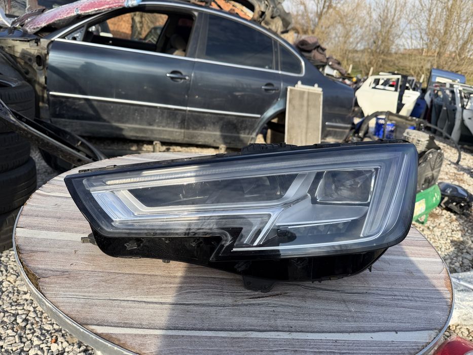Фар Audi A4 B9