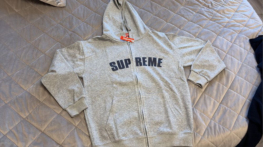 Продам кофту supreme