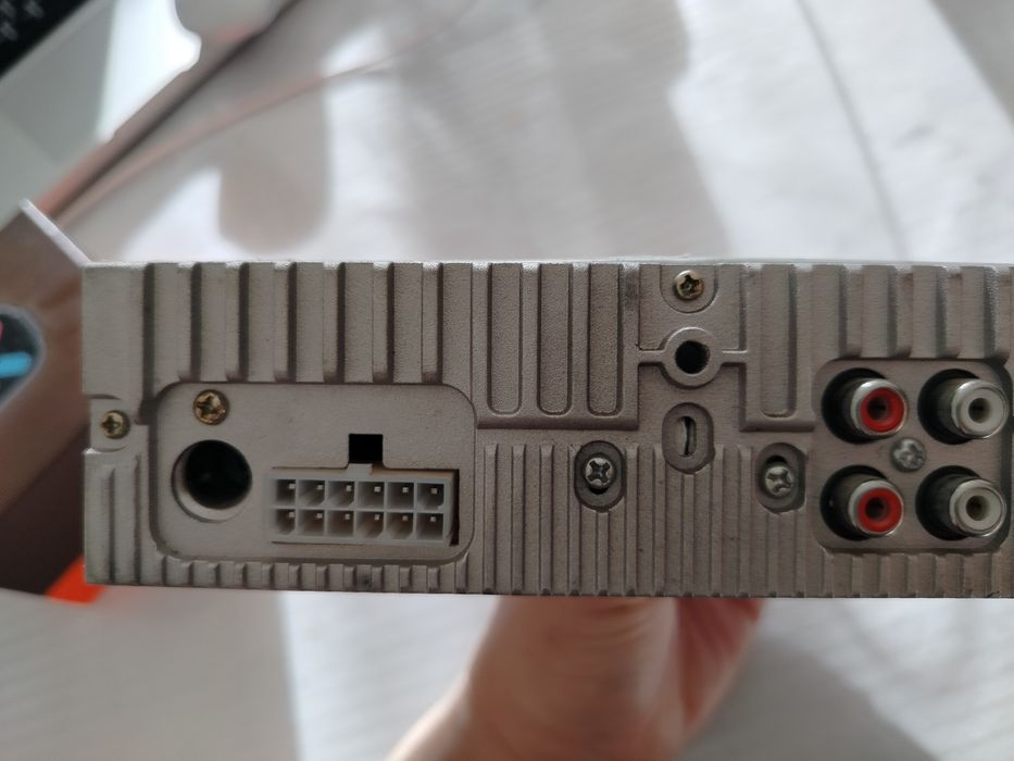 Продам две магнитолы рабочие, торг ,срочно