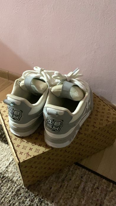 Lv skate uri gri