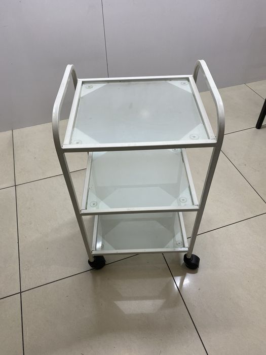 Помощник парикмахера 2шт по 10тыс