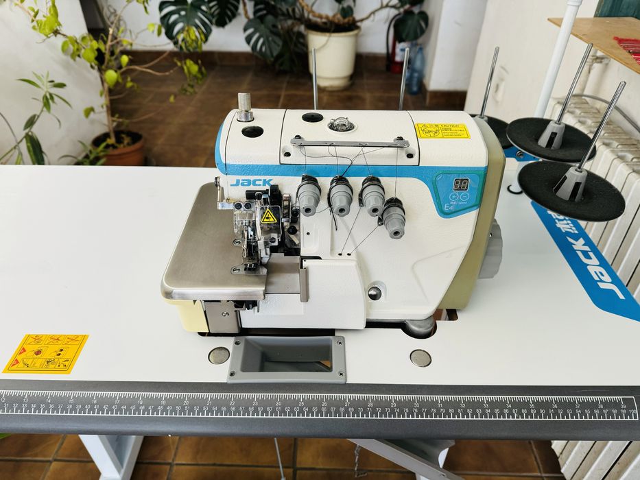 Masina de cusut triploc surfilat