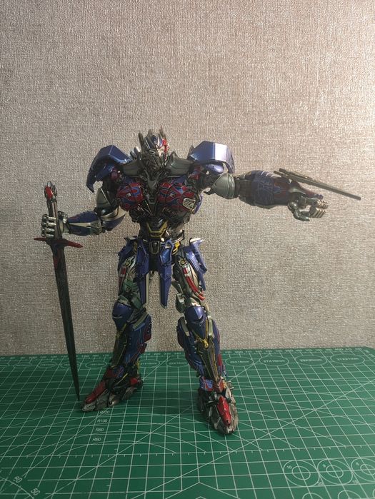 Продам коллекционную фигурку YOLOPARK Optimus Prime The Last Knight