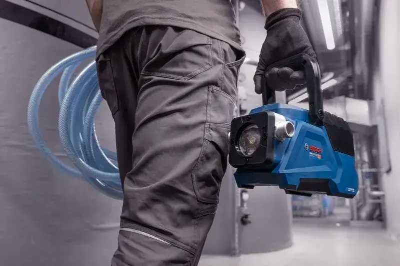 Акумулаторна трансферна помпа Bosch GTP18V-28 18V Solo без батерии и зарядно