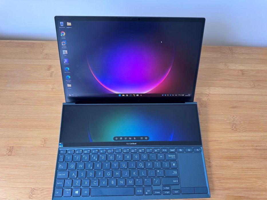 Продавам лаптоп Asus ZenBook UX482EAR - 530 €