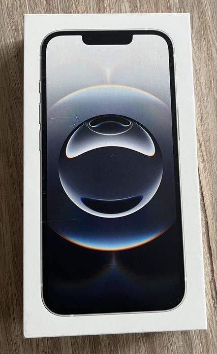 Iphone E  Чисто НОВ