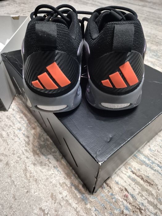 Продам кроссовки  Adidas