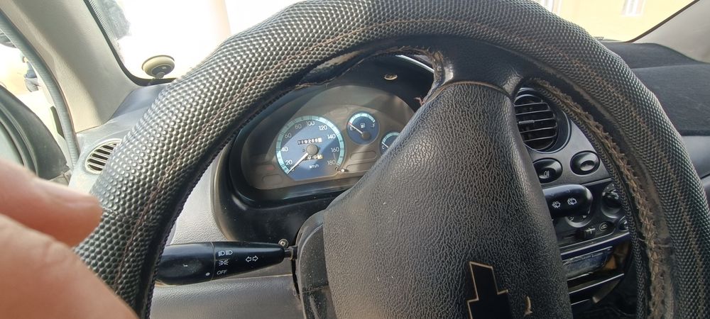 Moshina bir qoʻl minilgan