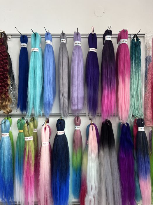 Канекалон различни цветове