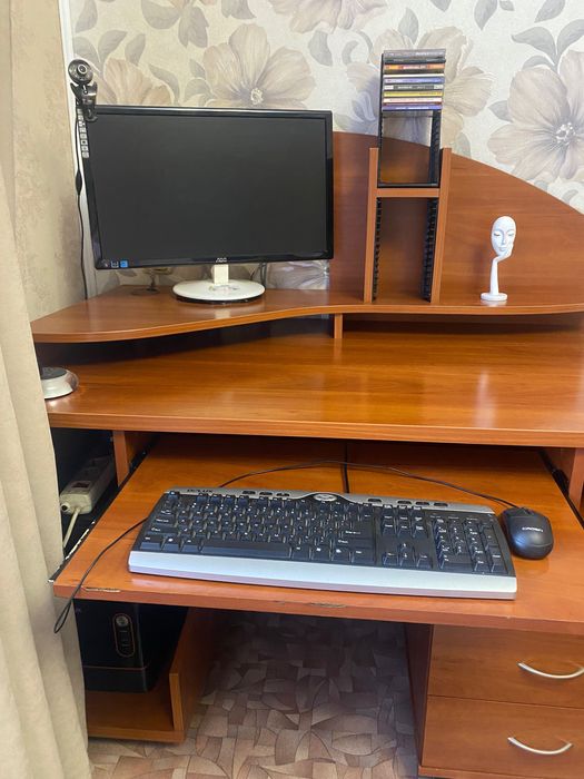Компьютерный стол