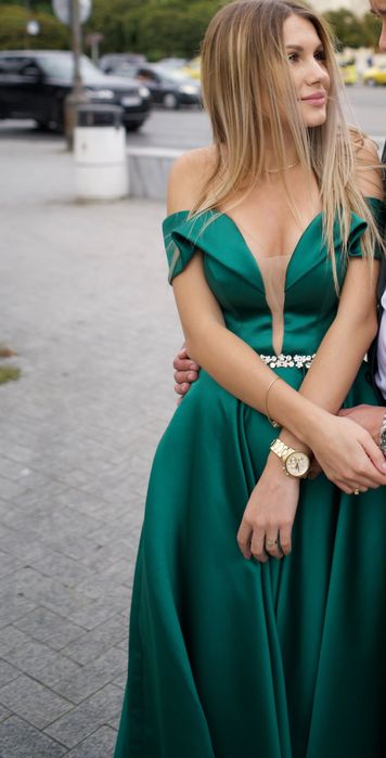 дълга зелена рокля