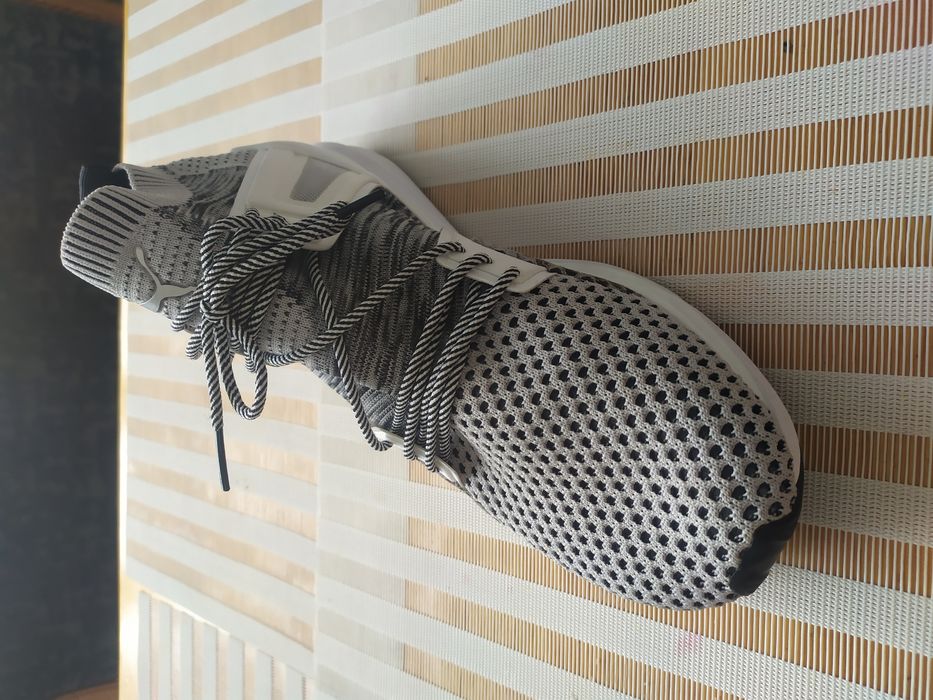 Продам кроссовки