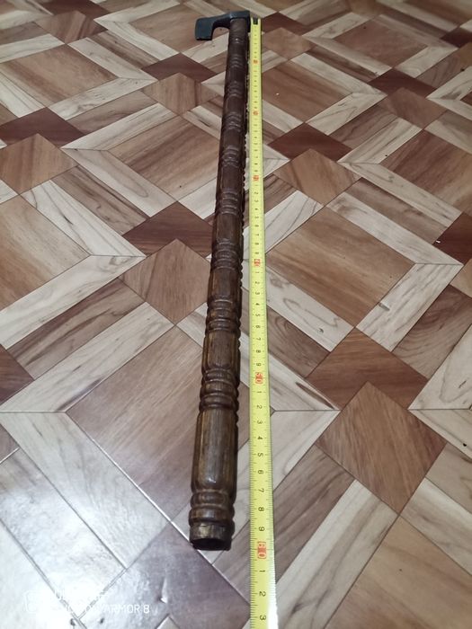 Продава се брадвичка