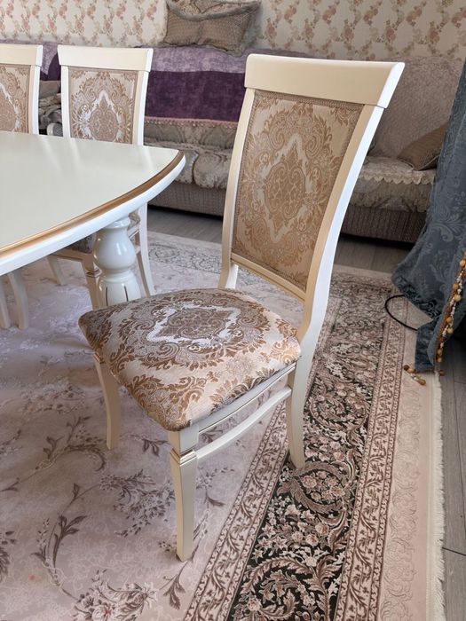 Продаю стол для гостинной