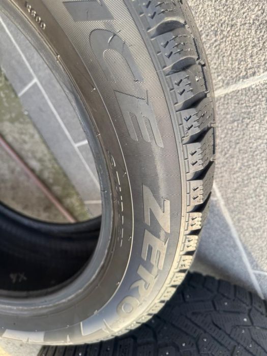 Зимние шипованные шины Pirelli  255/50 R19