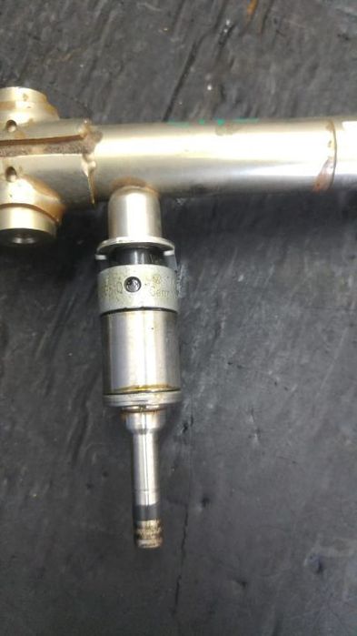 injector 1.0 b vw t-roc vw golf 7 skoda octavia 3 audi a3 8v  04e133036d