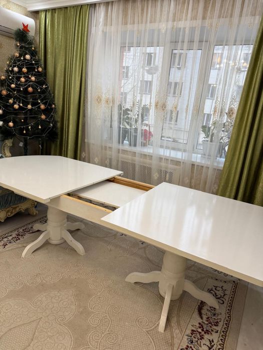 Стол со стульями
