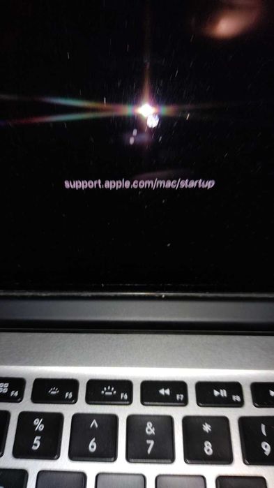 Лаптоп MacBook Pro (с Retina дисплей, 15-инчов, 2016 г.)