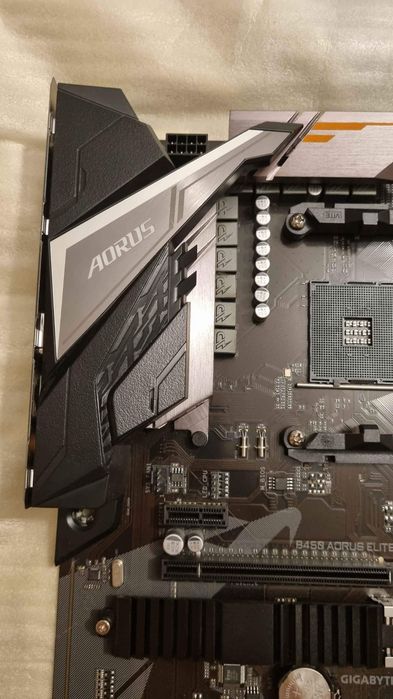 Placa de baza Aorus B450 Elite Gaming