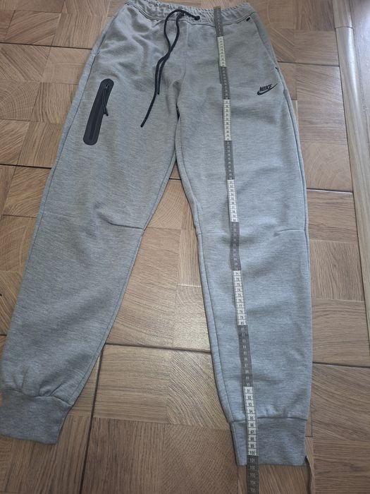 Trening Nike pentru damă,nou cu etichetă,de culoare gri