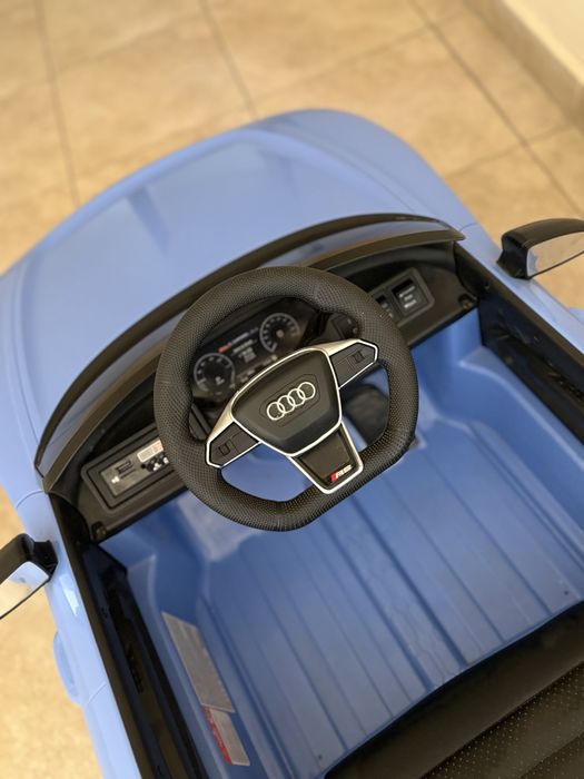 Акумулаторна кола Audi RS e-tron синя