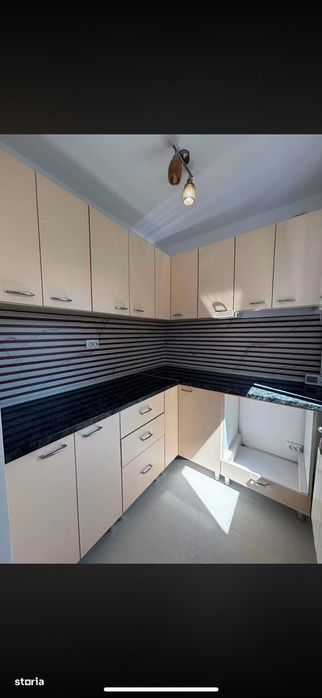 De vanzare apartament cu 3 camere si balcon,zona semi centrala. 65000e