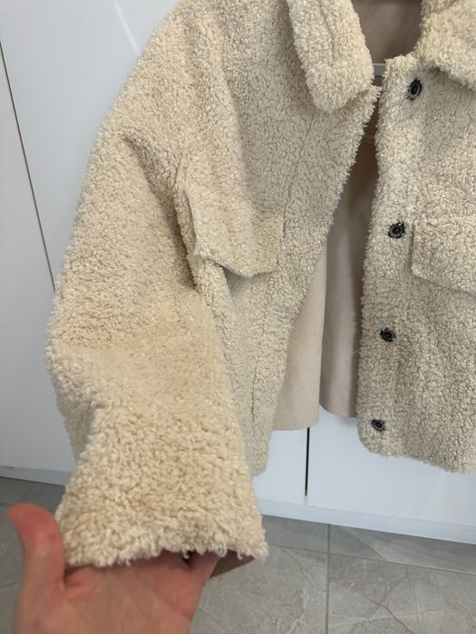 Дамско мъхесто яке от Zara