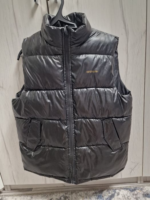 Женские безрукавки.