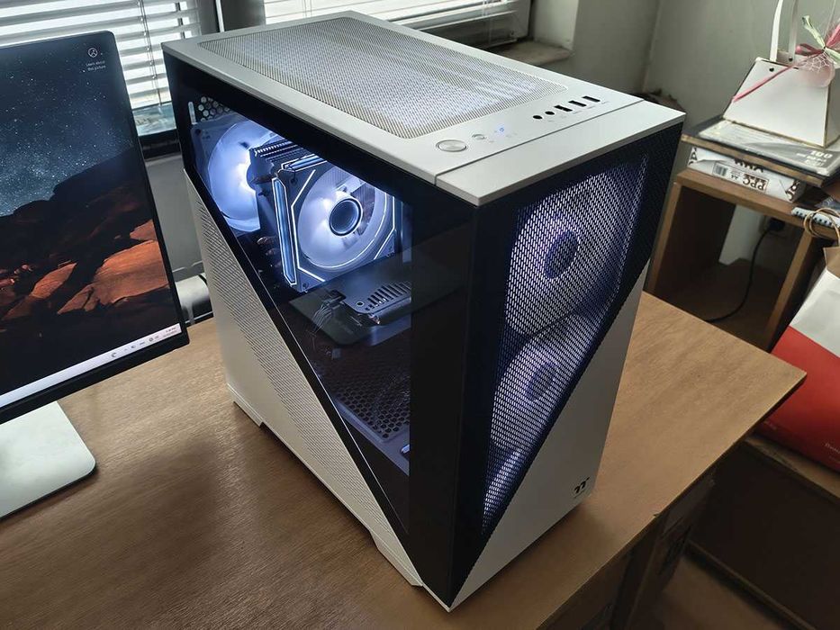 Геймърски компютър, Rx 9060XT 16Gb, 32gb DDR5, Ryzen 7500F, 1tb nvme