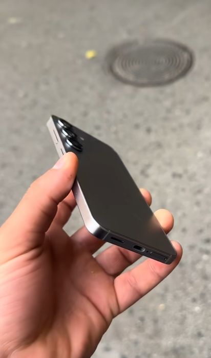 Samsung s25 почти нови