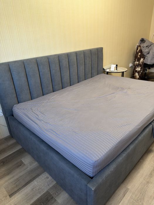 Продам кровать 140*200