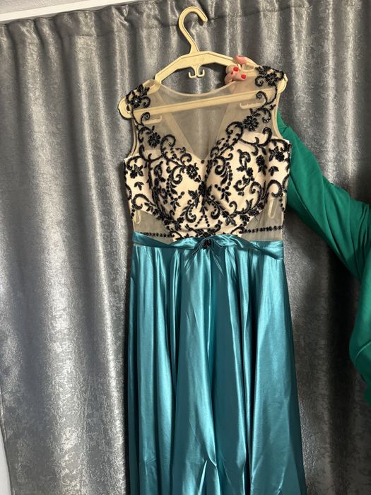 Vand rochie facuta pe comanda !300