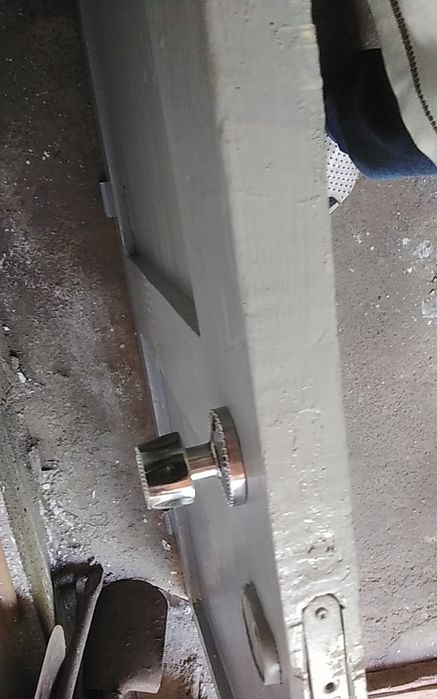 Продаем   двери  сталь  СССР, и дерево.