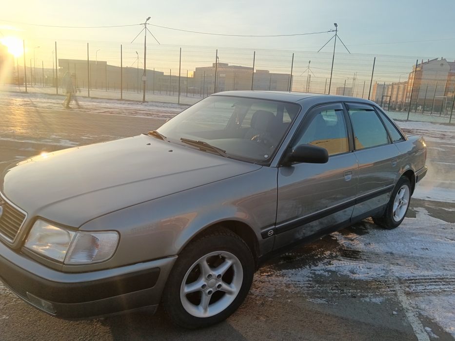 Машина ауди ц4 1994