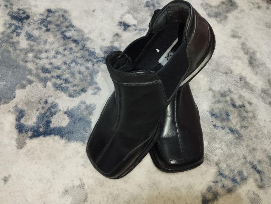 Чёрные  мужские сапоги из кожи / Erkaklar uchun qora etiklar