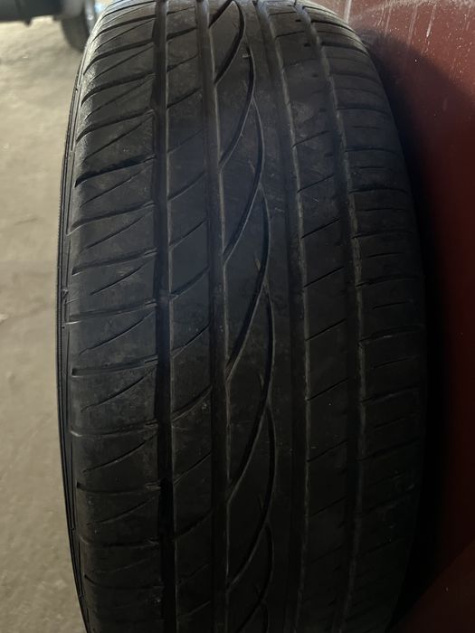 Гуми 215/65 16 летни, в много  добро състояние