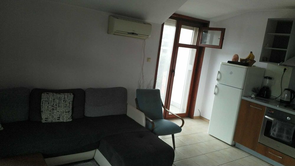 Дава се под наем Двустаен апартамент в Варна, Окръжна болница - 40 кв.м за 382.5 € - Снимка #1