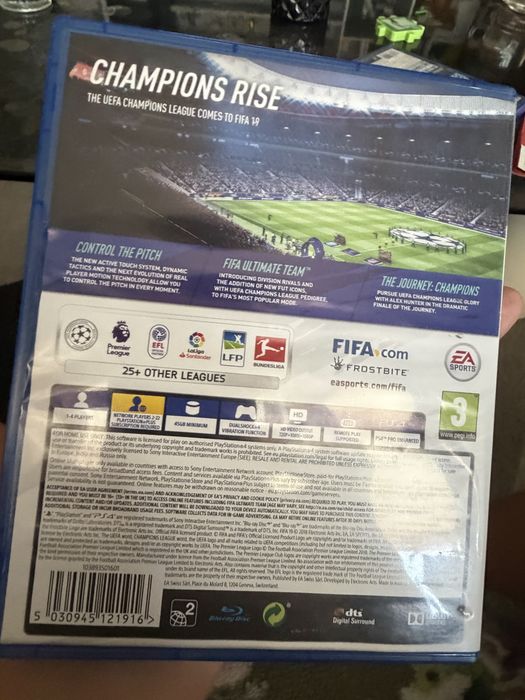 FIFA 19  И CALL  OF  DUTY  GHOSTS В отлично състояние