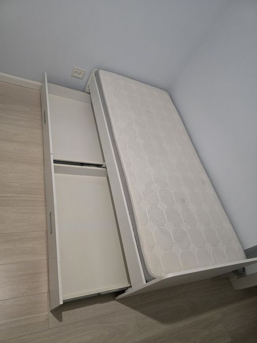 Продам кровать 2×0.9м  2 шт с матрасом