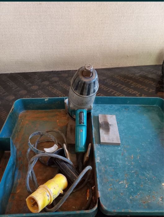 Makita ударен гайковерт на ток