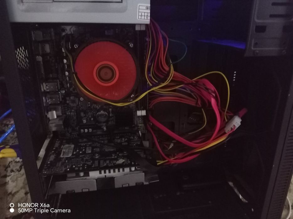 Pc sotiladi kamplekt arzonga