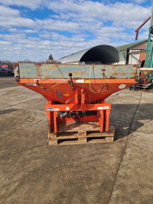 Distribuitor ingrasaminte Kuhn MDS 735