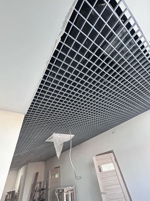 Установка подвесных потолков