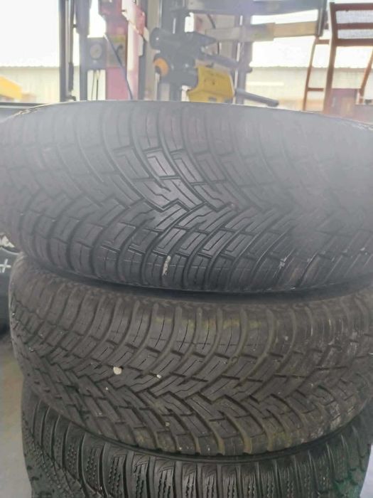 2бр.зимни гуми 175/65/15 Pirelli