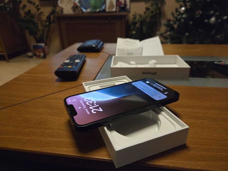 Продавам iPhone 13
