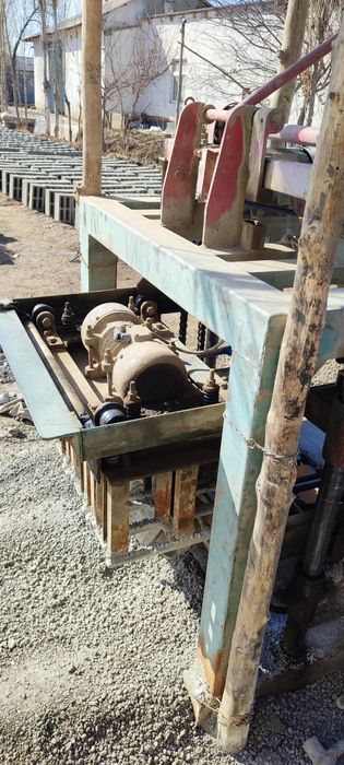 Шлакабулок апарати сотилади