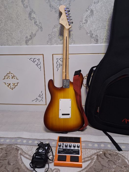 Продаётся электрогитара Fender Squier Stratocaster.