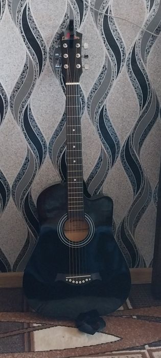 Акустическая гитара.