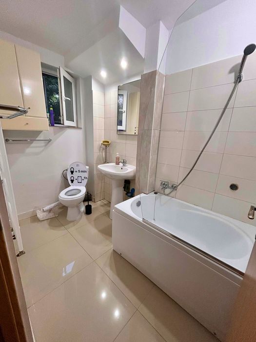 Închiriez apartament