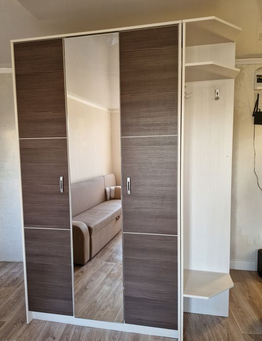 продам шкаф с зеркалом